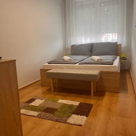 Lägenhet Zam-zem Apartman